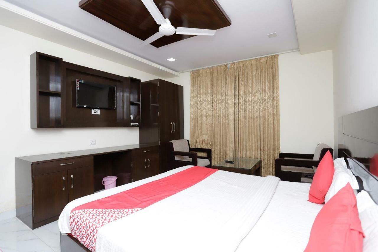 Oyo 39595 Hotel Ray Ban Kankhal Экстерьер фото
